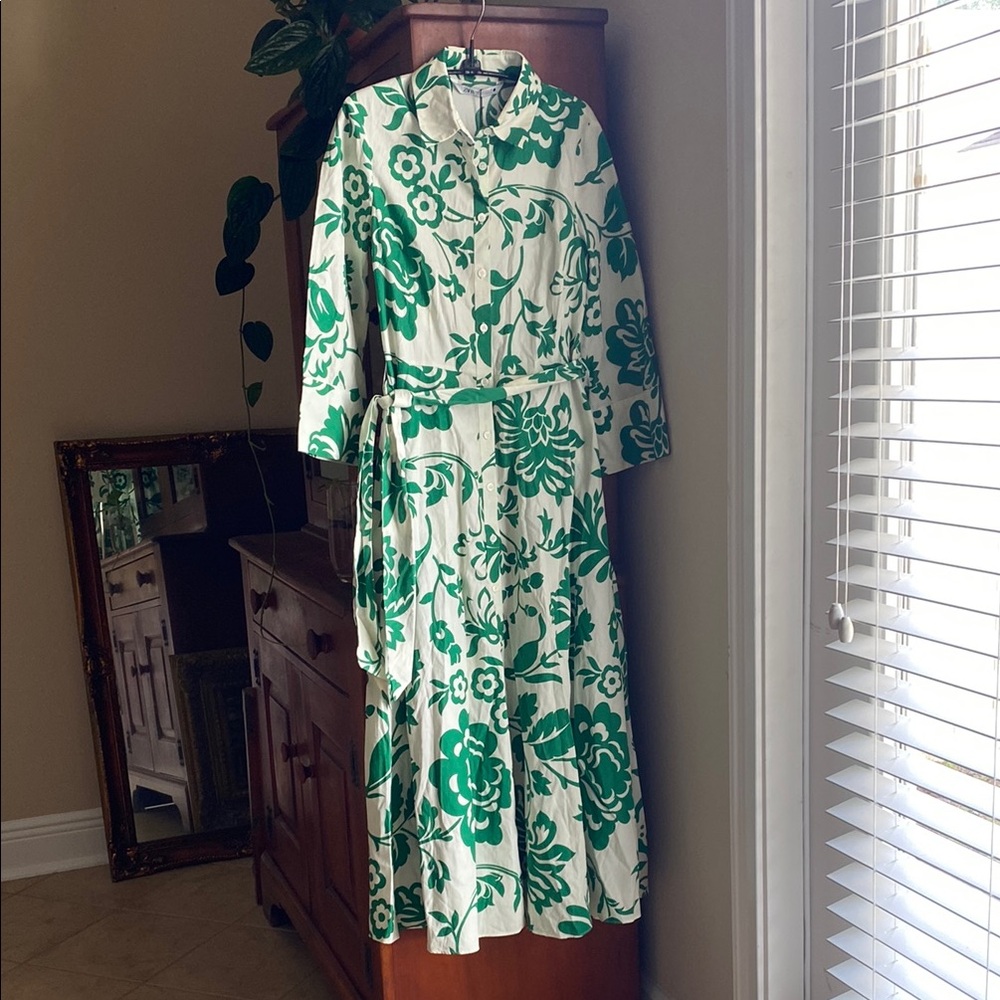 Zara Green Sundress with Notched Collar and Cuffed Sleeves